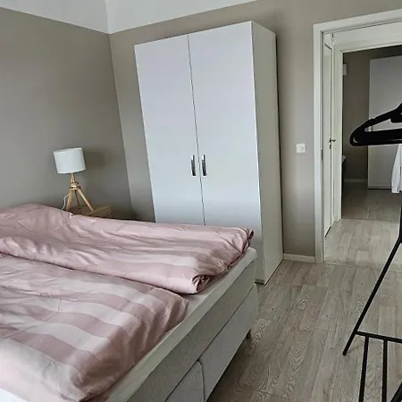 Interlake Apartment *